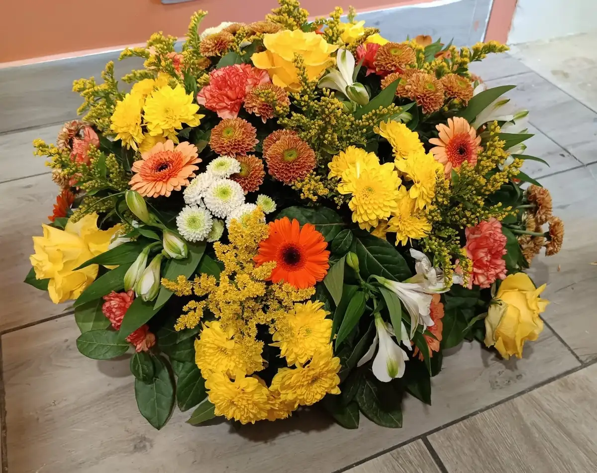 Coussin de deuil - 33cm de diamètre - Tons orangés, jaune, blanc