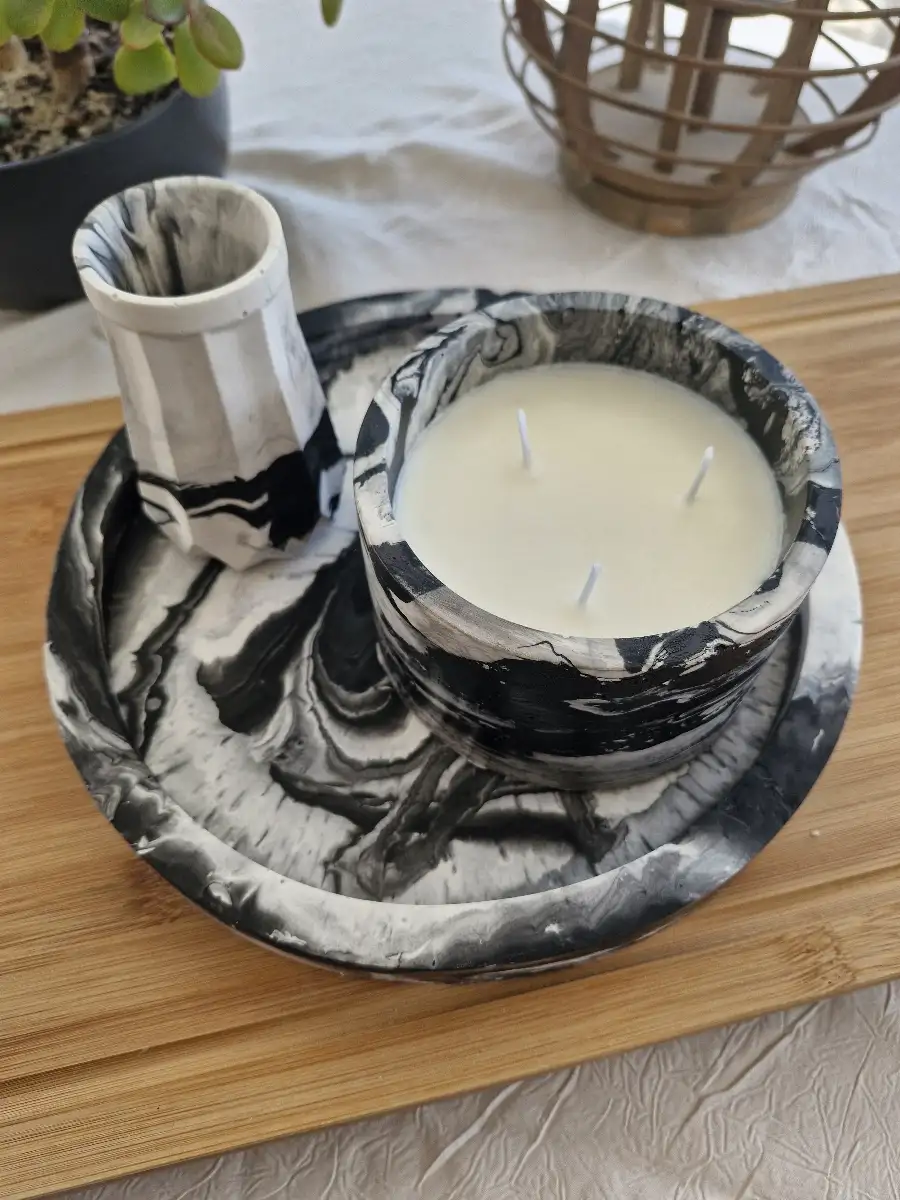 Le vase à large ligne - hauteur 10,5 cm