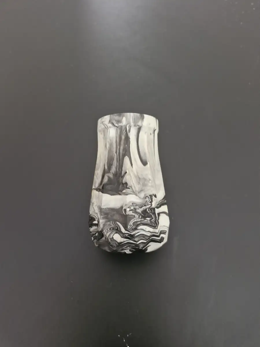 Le vase à large ligne - hauteur 10,5 cm