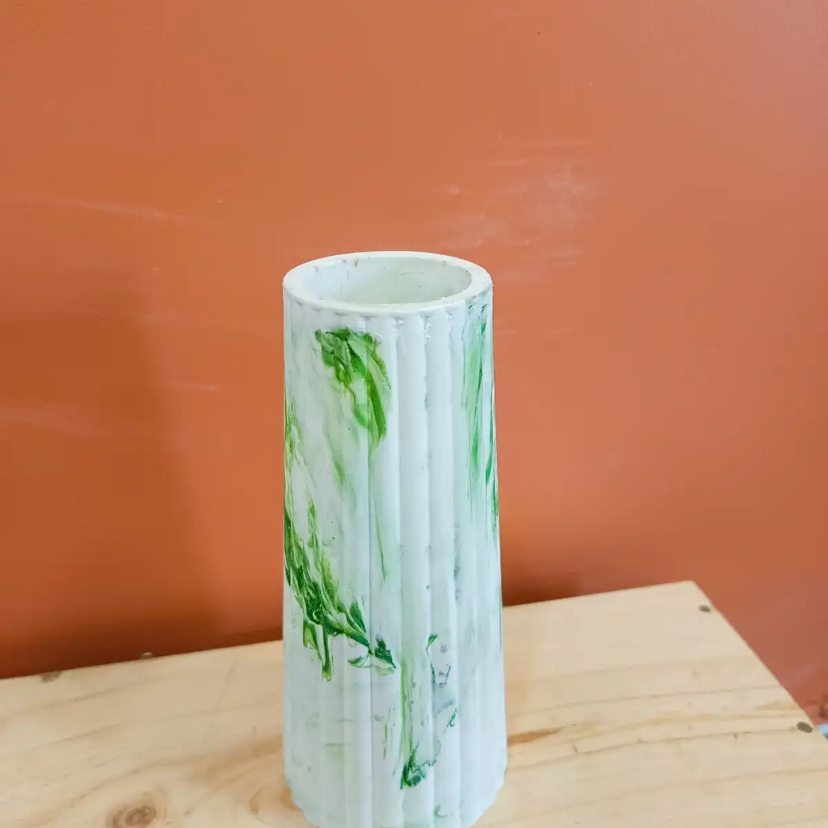 Le Vase à fines lignes - hauteur 18cm
