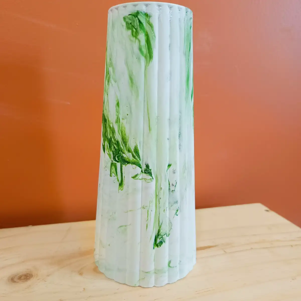 Le Vase à fines lignes - hauteur 18cm