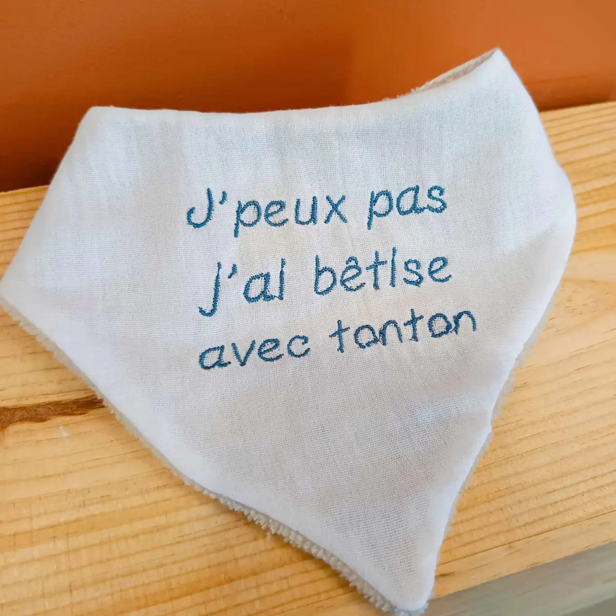 Bavoir bandana bébé brodé - taille 0/9 mois
