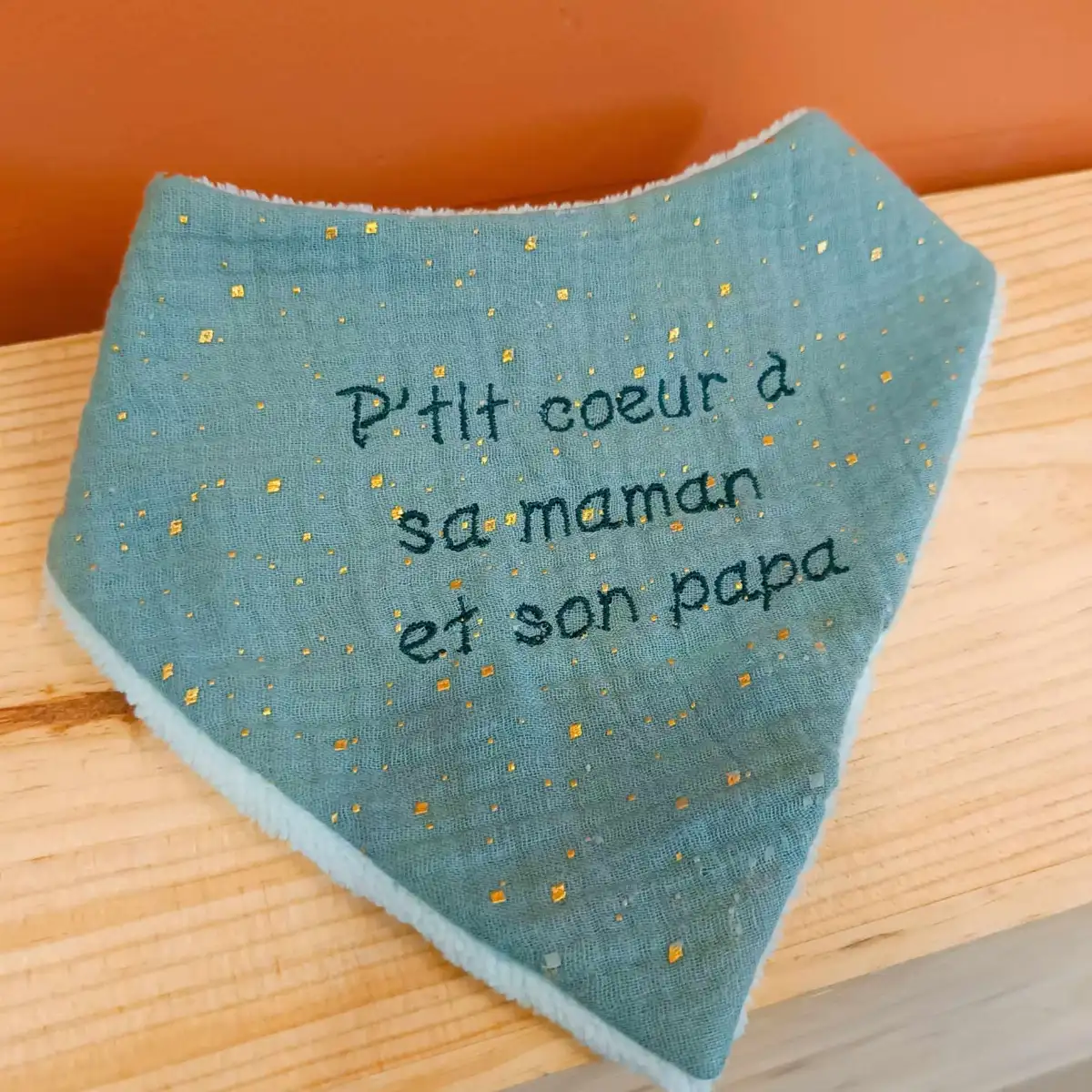 Bavoir bandana bébé brodé - taille 0/9 mois