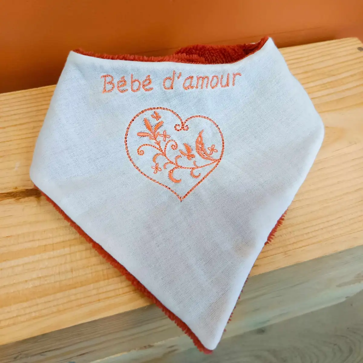 Bavoir bandana bébé brodé - taille 0/9 mois