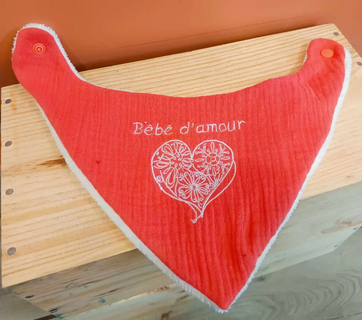 Bavoir bandana bébé brodé - taille 0/9 mois