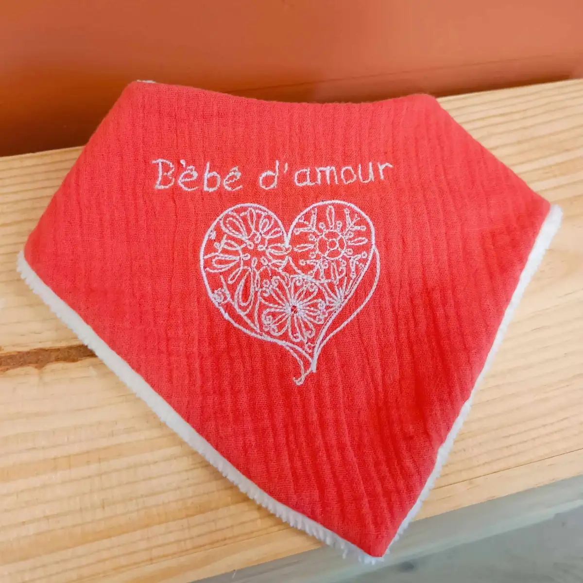 Bavoir bandana bébé brodé - taille 0/9 mois