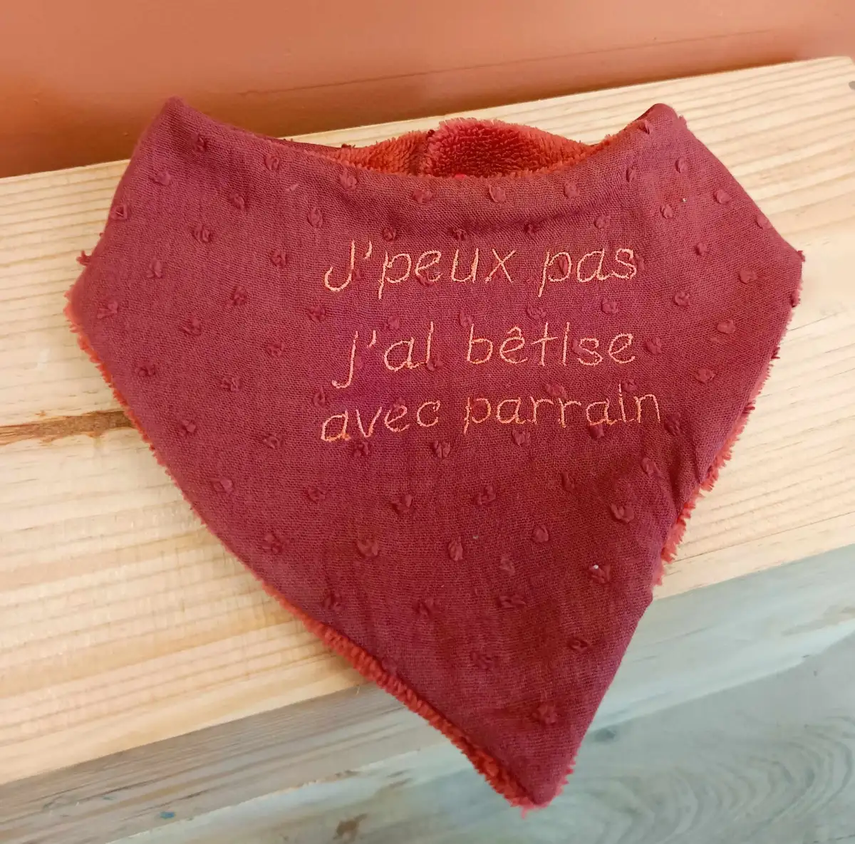 Bavoir bandana bébé brodé - taille 0/9 mois