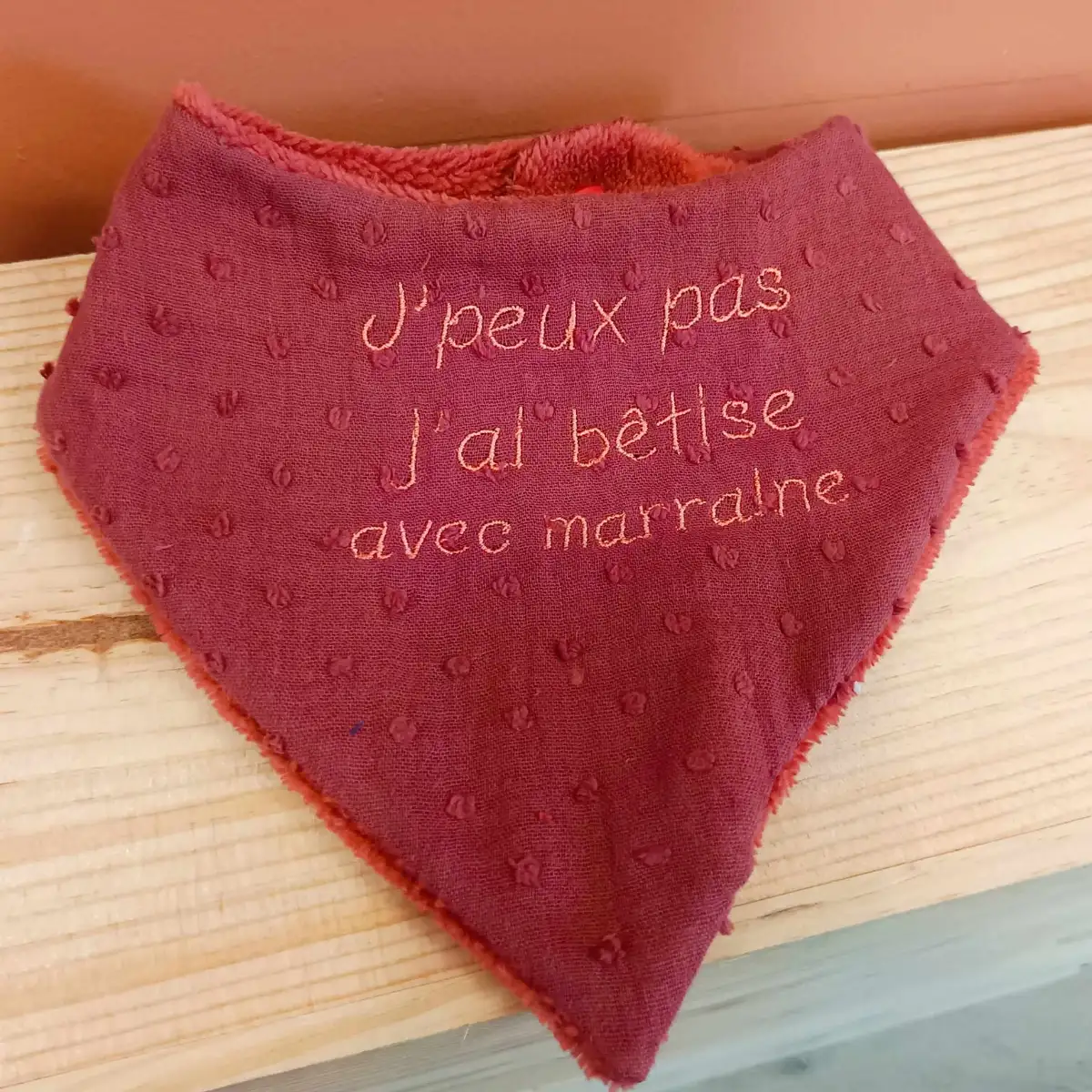 Bavoir bandana bébé brodé - taille 0/9 mois