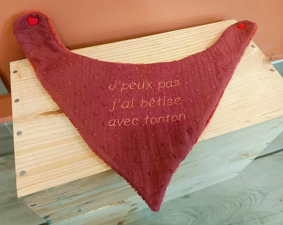 Bavoir bandana bébé brodé - taille 0/9 mois