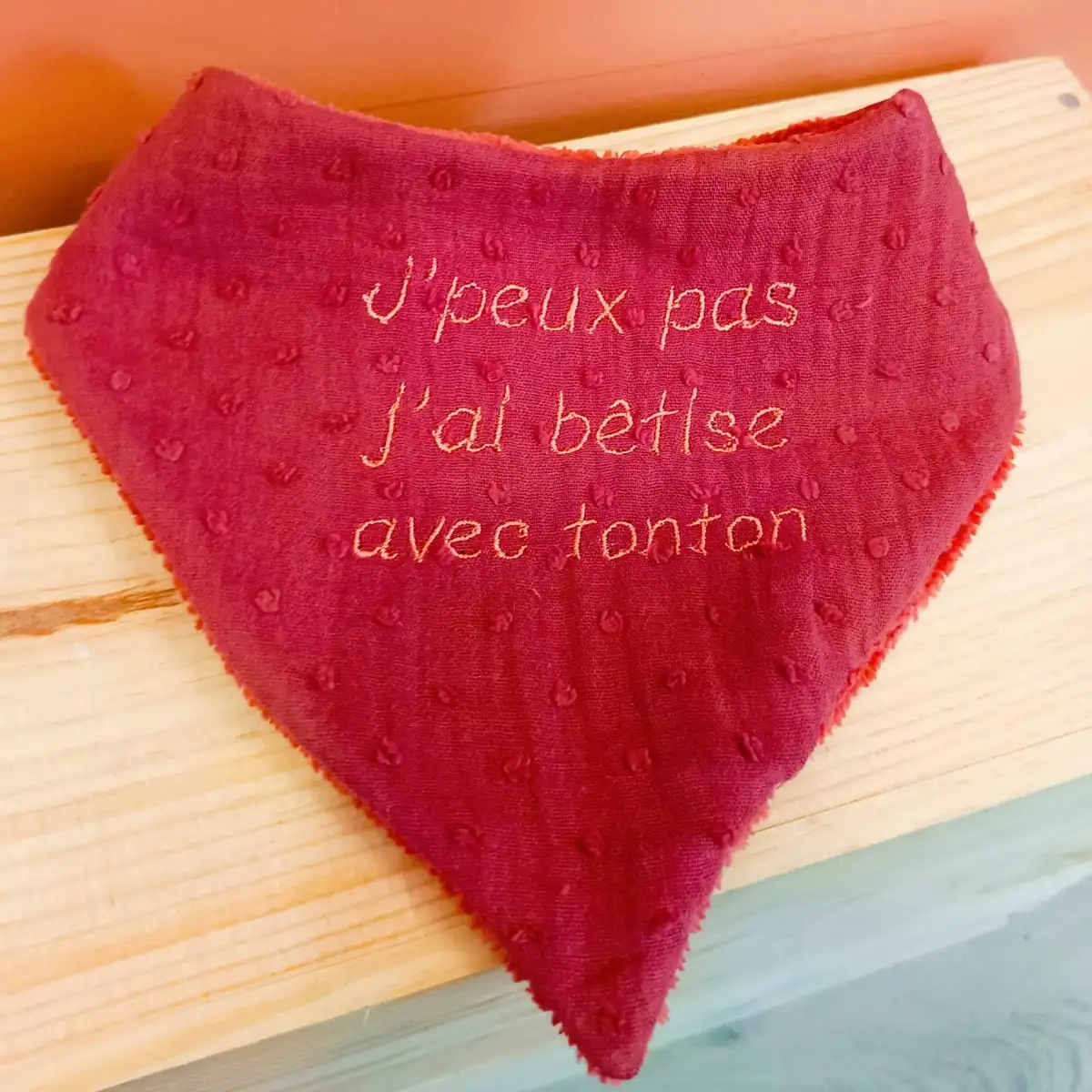 Bavoir bandana bébé brodé - taille 0/9 mois