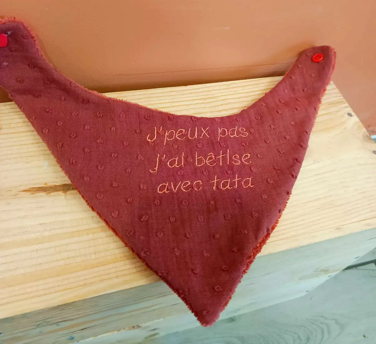 Bavoir bandana bébé brodé - taille 0/9 mois
