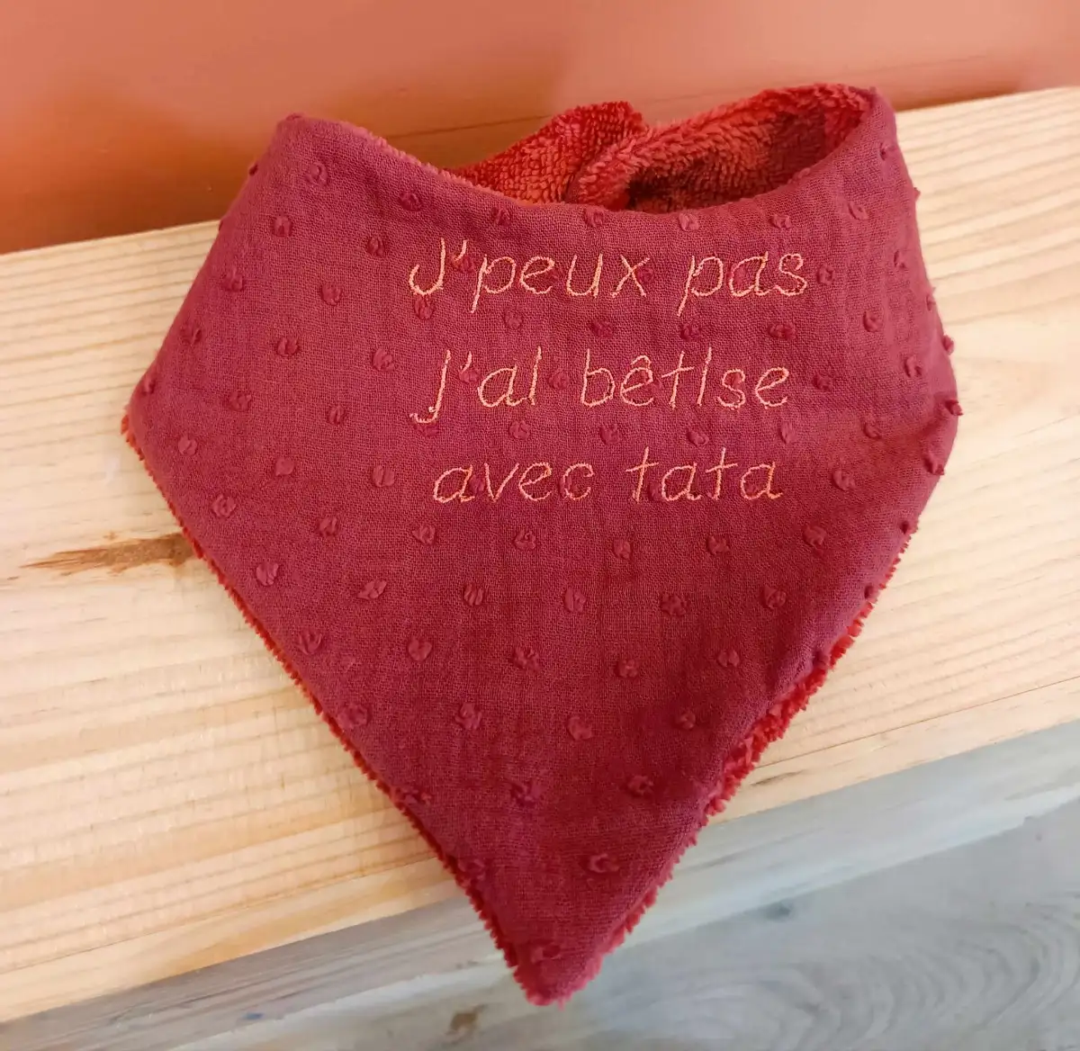 Bavoir bandana bébé brodé - taille 0/9 mois