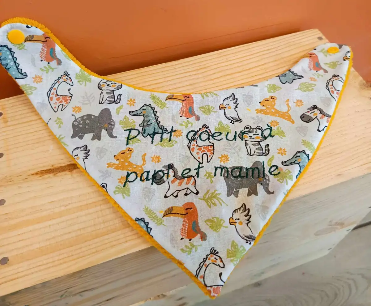 Bavoir bandana bébé brodé - taille 0/9 mois
