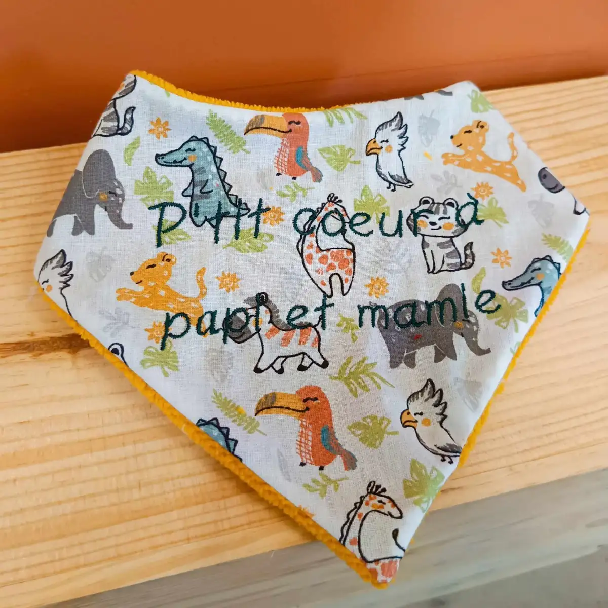 Bavoir bandana bébé brodé - taille 0/9 mois